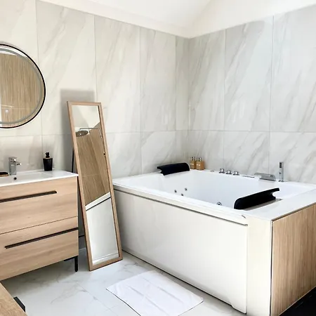 L'escapade Romantique - Moderne Jaccuzi *
